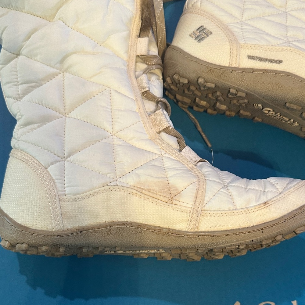 Columbia Women's White and Tan Winter Boots - Picture 6 of 6